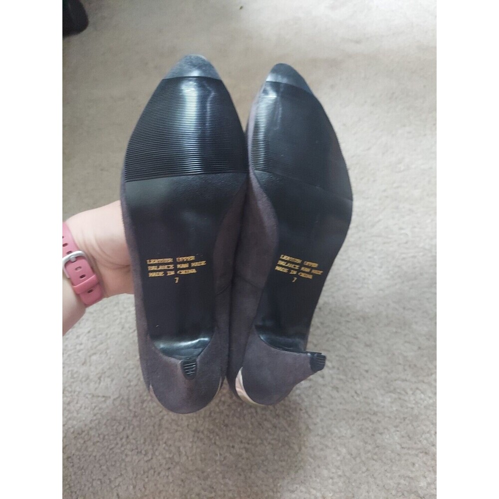 New In Box Women's Size 7 Vanna White Gray Heels Silver Tips Suede Pumps Shoes - Picture 9 of 10